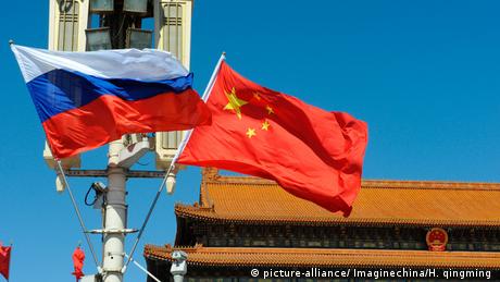 Руският и китайският флаг