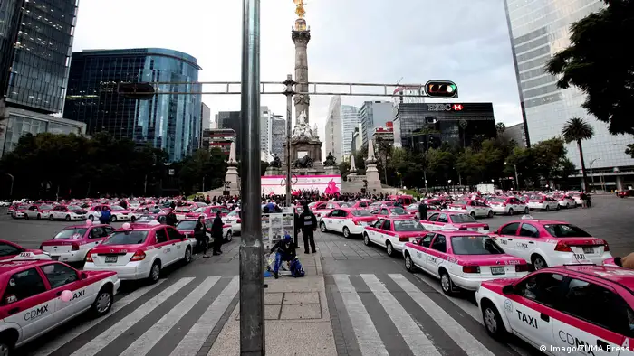 Mexico City's famous pink taxis (Imago/ZUMA Press)