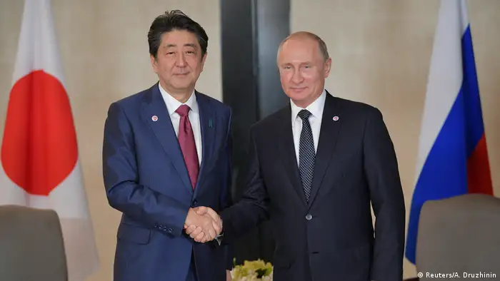 Singapur: Minister Shinzo Abe und Präsident Wladimir Putin