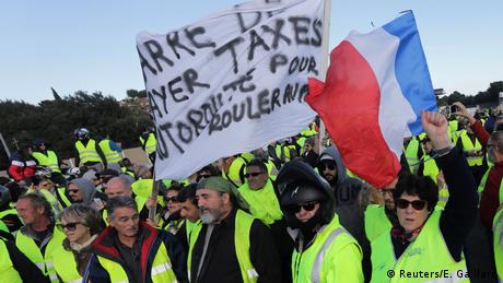 Отново стотици хиляди французи са на барикадите Но този път