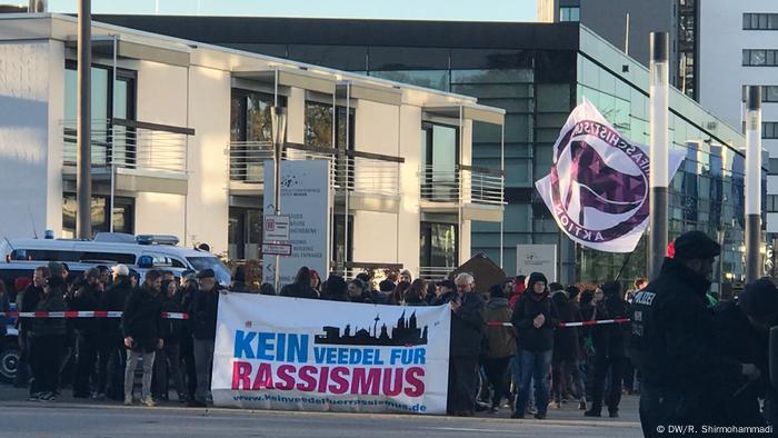 Deutschland Kundgebung Identitäre Bewegung in Bonn | Gegen-Demo & Protest gegen Rassismus