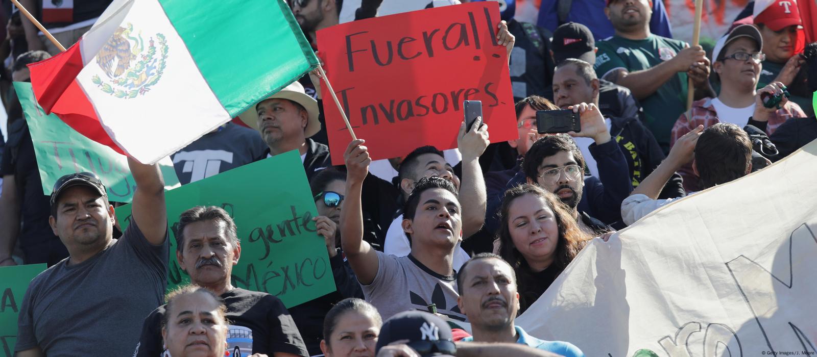 Tijuana Violent greeting for migrant caravans DW 11 19 2018