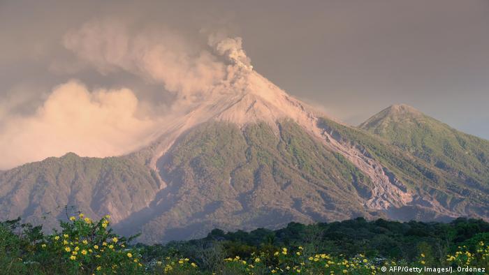 Volcán de Fuego desde el departamento de Escuintla