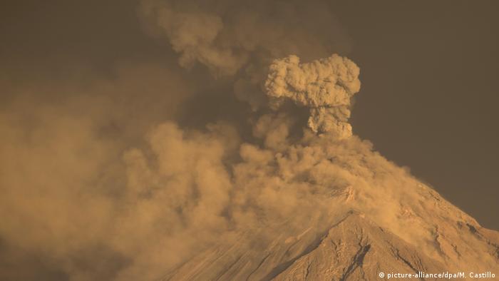 Volcán de Fuego, sus cenizas afectan a varias poblaciones