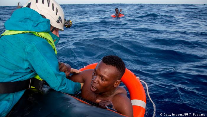 Mittelmeer Rettung Schiffbrüchiger