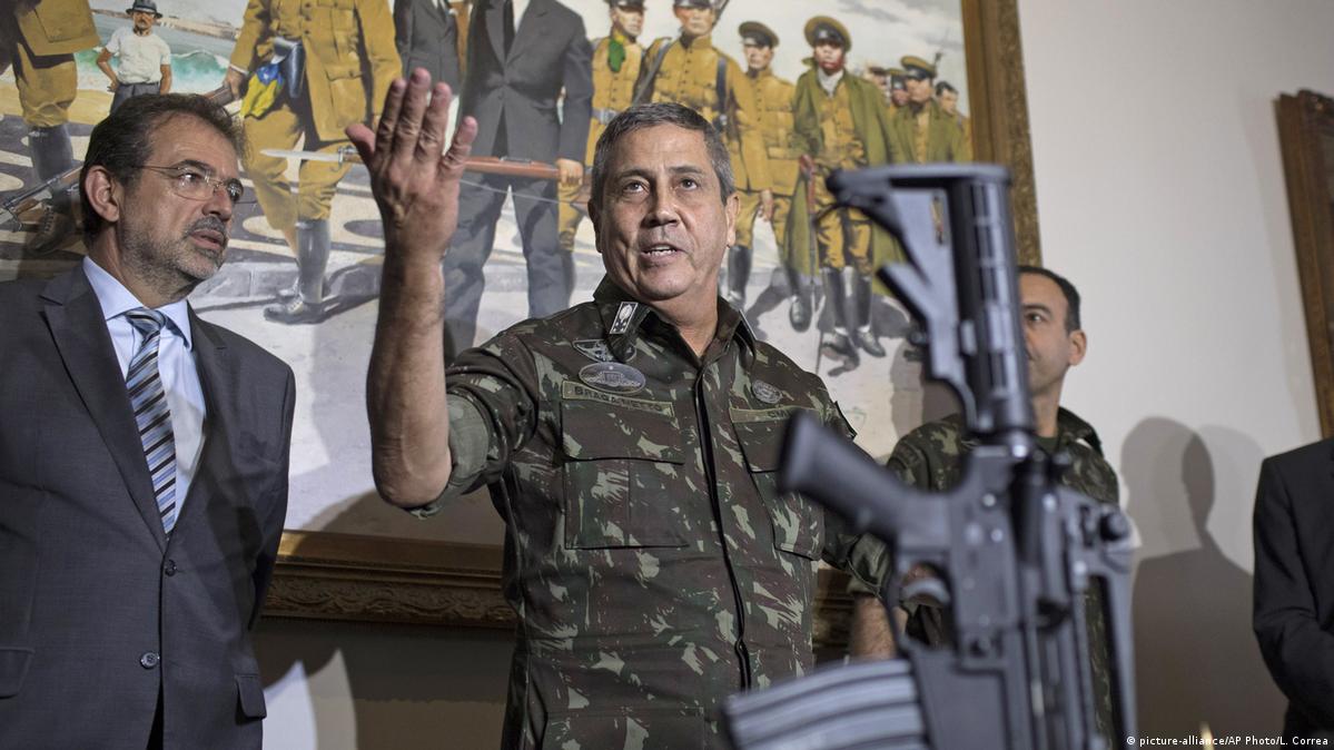 Bolsonaro p&otilde;e militar na Casa Civil e Onyx na Cidadania &ndash; DW &ndash; 13/02/2020