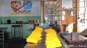 L'usine de crayons à papier Viarco, à Sao joao da Madeira, dans le nord du Portugal, a réussi à se maintenir grâce à l'innovation