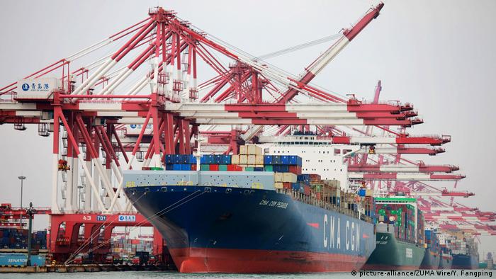 The port of Qingdao, China (picture-alliance/ZUMA Wire/Y. Fangping)