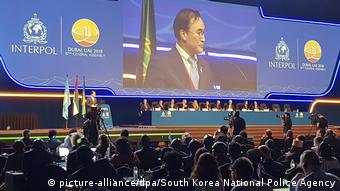 Ο νυν επικεφαλής της Ιντερπόλ, ο νοτιοκορεάτης Κιμ Γιονγκ Γιανγκ απευθύνεται στη γενική συνέλευση της Ιντερπόλ