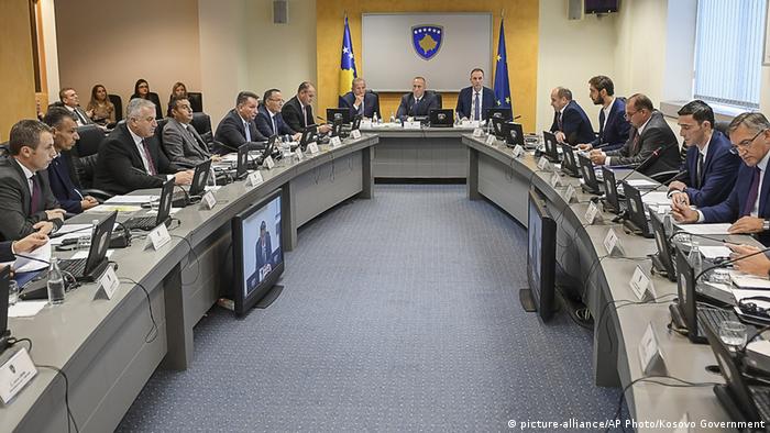 Kosovo Ramush Haradinaj, Premierminister & Kabinett | Entscheidung Zölle gegen Serbien