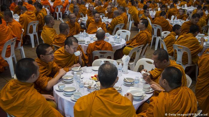 Thailand Mönche kämpfen gegen Gewichtsprobleme (Getty Images/AFP/R. Gacad)