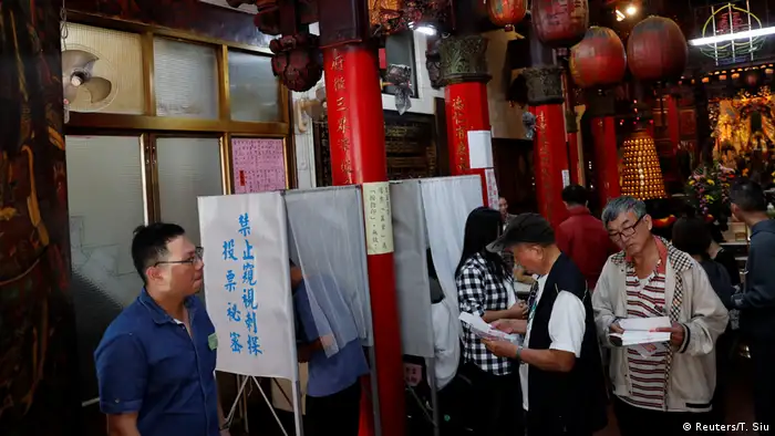 Taiwan | Abstimmung | Unabhängigkeit (Reuters/T. Siu)