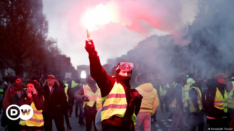 'Yellow vest' movement: How artists see it – DW – 12/11/2018