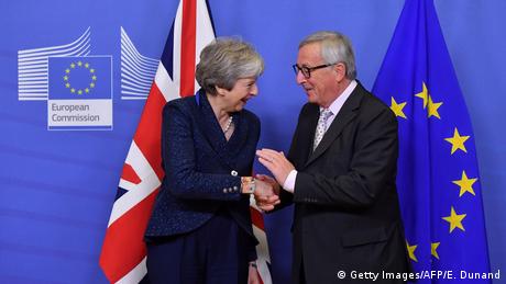 Theresa May and Jean-Claude Juncker shake hands in Brussels (Getty Images/AFP/E. Dunand)