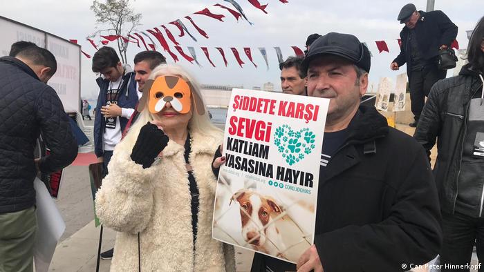 Türkei Istanbul - Proteste gegen geplanten Gesetztesentwurf zum Thema Tierschutz (Can Peter)