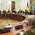 Ukraine Kiew Präsident Poroschenko beim Treffen mit dem nationalen Sicherheitsrat