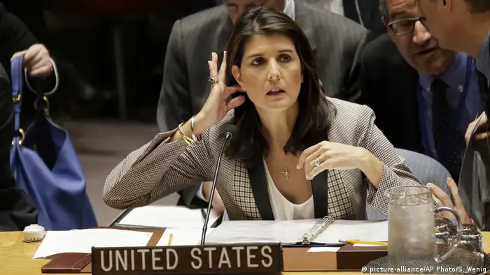 USA Dringlichkeitssitzung UN-Sicherheitsrat Konflikt Ukraine Russland Nikki Haley (picture-alliance/AP Photo/S. Wenig)