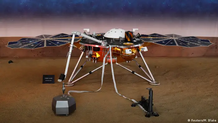 NASA's robot lander InSight begins its mission on Mars (Reuters/M. Blake)