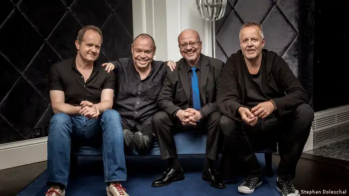 The Quasthoff-Quartett sits together in a press photo