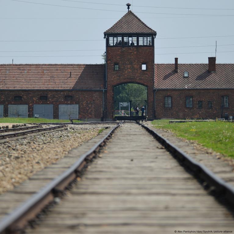 Auschwitz Memorial reopens DW 06 30 2020