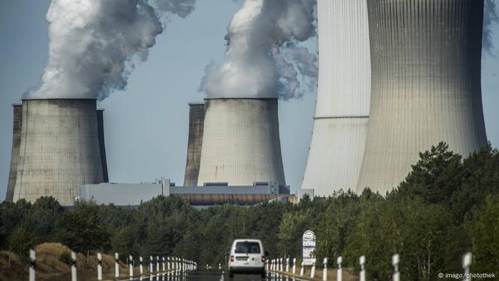 Symbolbild Klimawandel Braunkohlekraftwerk in Boxberg