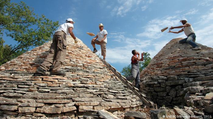 Unesco Pressebild | Trockenmauerbau der Mittelmeeranrainer und in der Schweiz (UNESCO/Branko Orbanić, 2011)