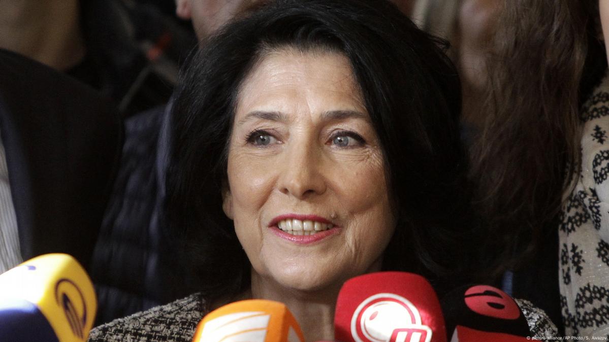 Candidata Oficialista Ganó Presidenciales En Georgia Dw 29112018 2087