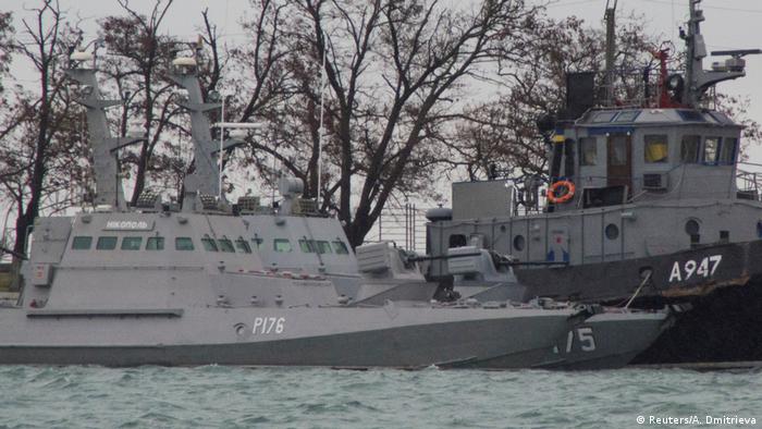 Українські кораблі, захоплені РФ у Керченській протоці,