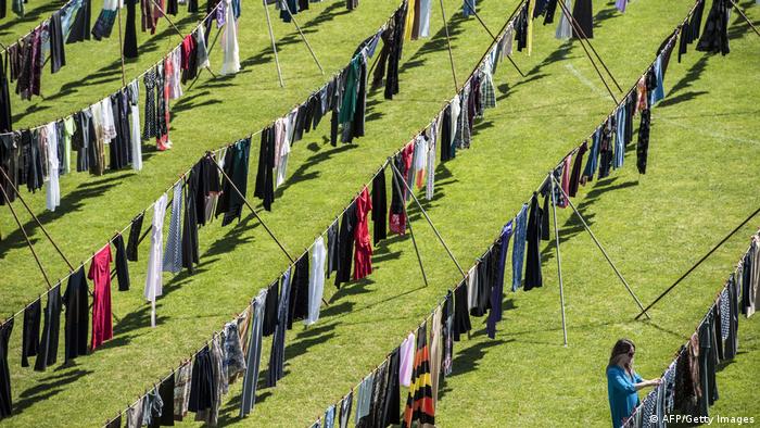 Kunstinstallation Thinking of You zum Gedenken an Opfer sexueller Gewalt im Kosovo-Krieg