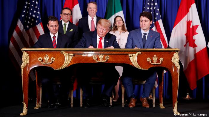  U.S. President Donald Trump, Canada's Prime Minister Justin Trudeau and Mexico's President Enrique Pena Nieto attend the USMCA signing ceremony before the G20 leaders summit in Buenos Aires, Argentina November 30, 2018. 