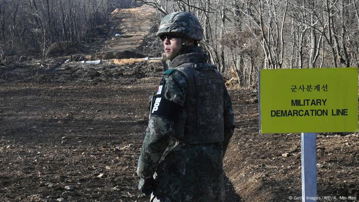 North Korean Soldier Defects To South DW Learn German   46533479 401 