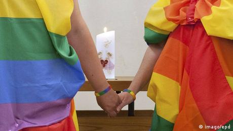 Работим в Католическата църква и сме хомо интер би транссексуални