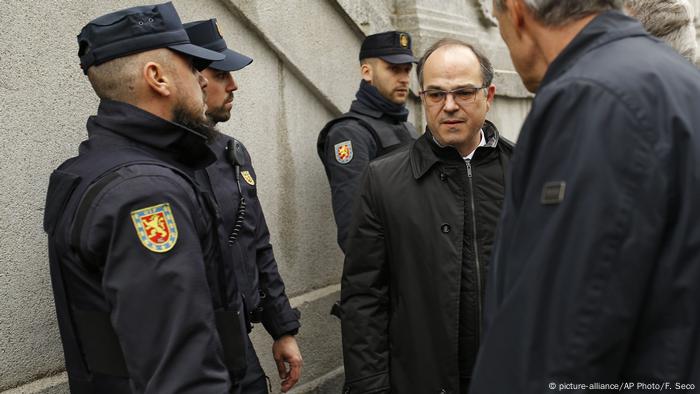 Catalan separatists launch hunger strike in Spanish jail | News | DW ...