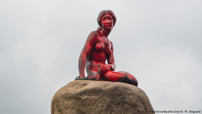 Statue der kleinen Meerjungfrau in Kopenhagen beschmiert (picture-alliance/dpa/Scanpix/I. M. Odgaard)