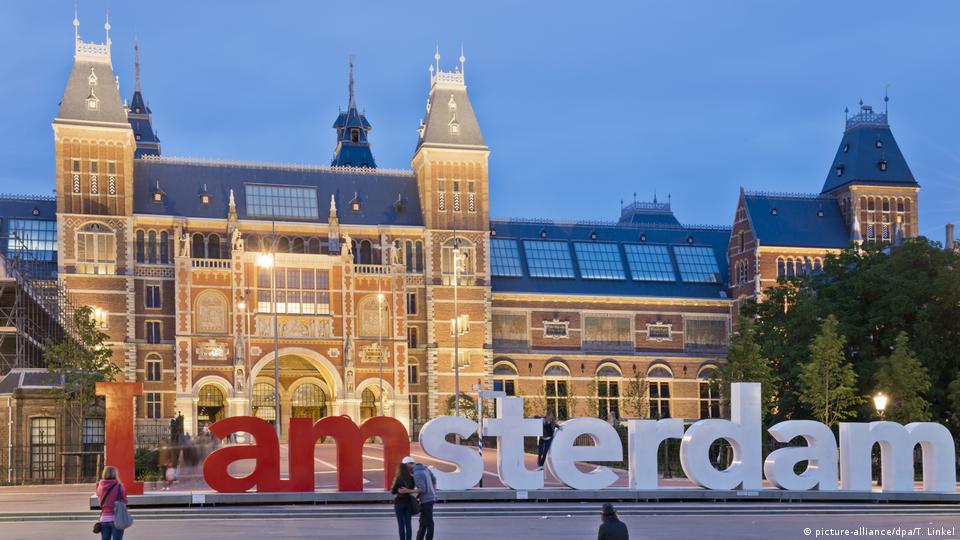 Amsterdam removed a popular Selfie backdrop