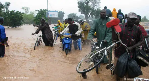 Starke Regenfälle haben Ouagadougou unter Wasser gesetzt (Foto: picture-alliance/dpa)