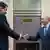 Nicolás Maduro cumprimenta o presidente da Rússia, Vladimir Putin