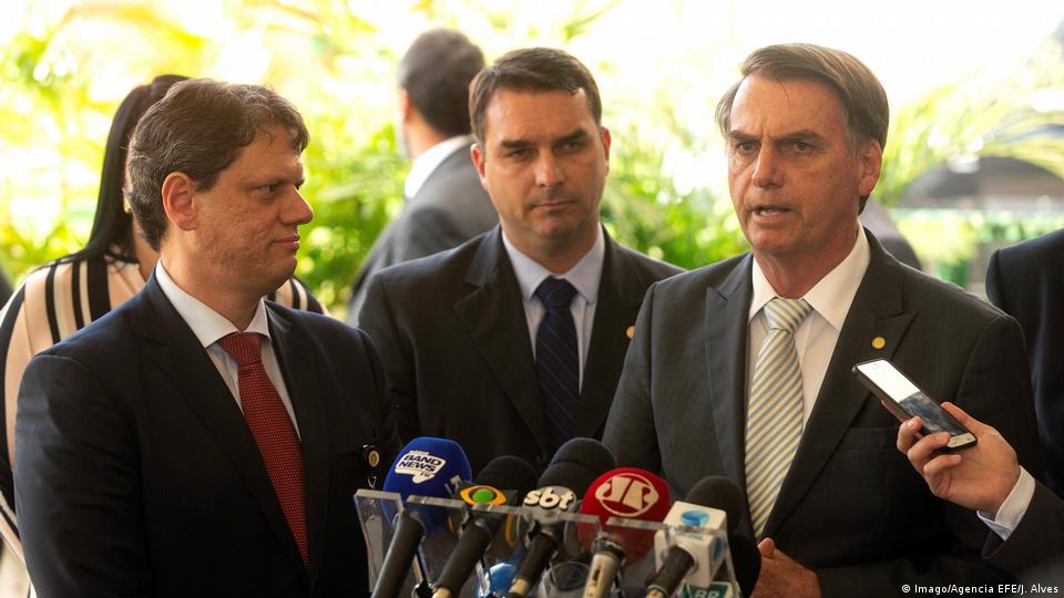 Jair Bolsonaro, Tarcísio de Freitas e Flávio Bolsonaro