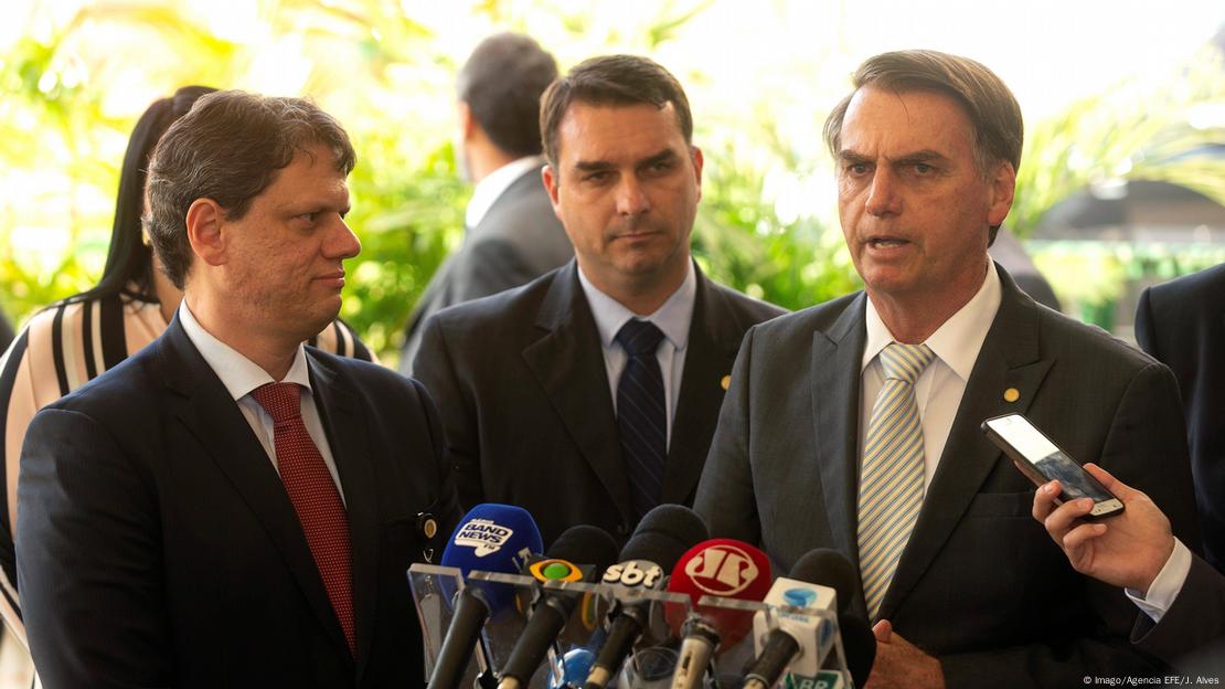 Jair Bolsonaro, Tarcísio de Freitas e Flávio Bolsonaro