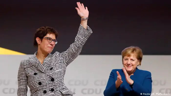 Annegret Kramp-Karrenbauer Angela Merkel (Reuters/K. Pfaffenbach)