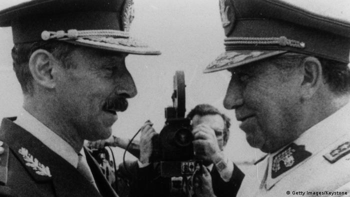 Los generales Augusto Pinochet, de Chile, y Jorge Videla, de Argentina