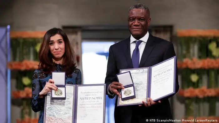 Denis Mukwege and Nadia Murad holding the 2018 Nobel Peace Prize