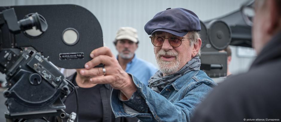 Diretor, produtor e roteirista Steven Spielberg completa 75 anos