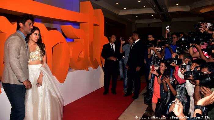 Indien Film Kedarnath, mit Sushant Singh Rajput & Sara Ali Khan (picture-alliance/Zuma Press/SOPA Images/A. Khan)