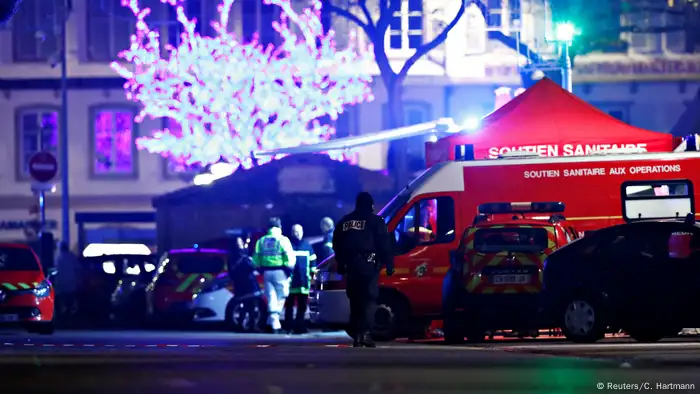 Frankreich Schießerei auf dem Weihnachtsmarkt in Straßburg (Reuters/C. Hartmann)