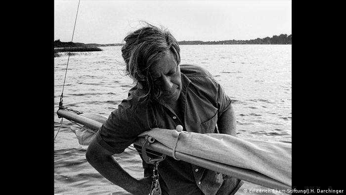 Helmut Schmidt on his sailboat (Friedrich-Ebert-Stiftung/J.H. Darchinger)