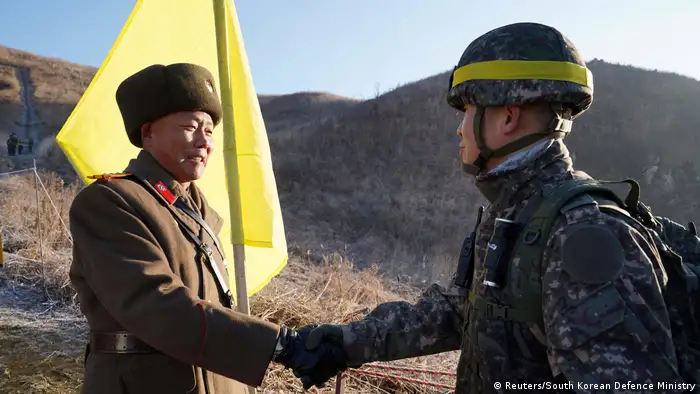Nord- und südkoreanische Soldaten überqueren erstmals friedlich die Grenze