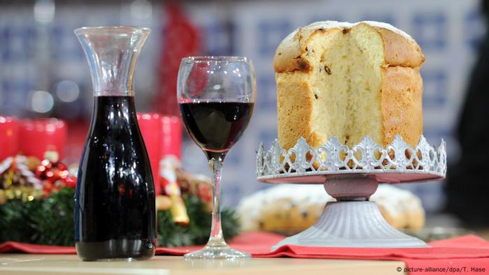 Italian Christmas pastries - Panettone (picture-alliance/dpa/T. Hase)