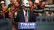 USA West Virginia Charleston - Trump trägt Arbeiterhelm bei Rally USA West Virginia Charleston - Trump trägt Arbeiterhelm bei Rally