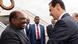 Der syrische Präsident Bashar Assad (rechts) schüttelt dem sudanesischen Präsidenten Omar al-Bashir in Damaskus, Syrien die Hand Der syrische Präsident Bashar Assad (rechts) schüttelt dem sudanesischen Präsidenten Omar al-Bashir in Damaskus, Syrien die Hand